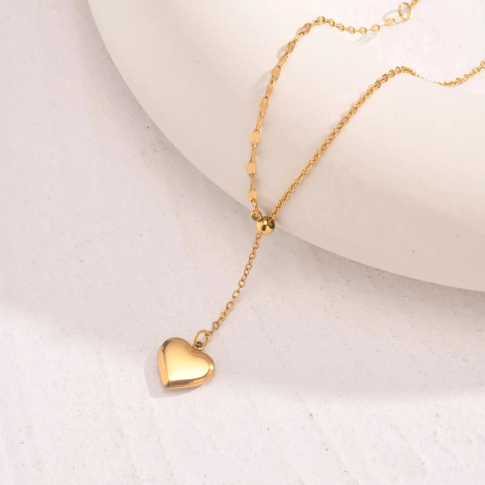 14k Dainty Feminine Heart Dangle Necklace - Aryomi