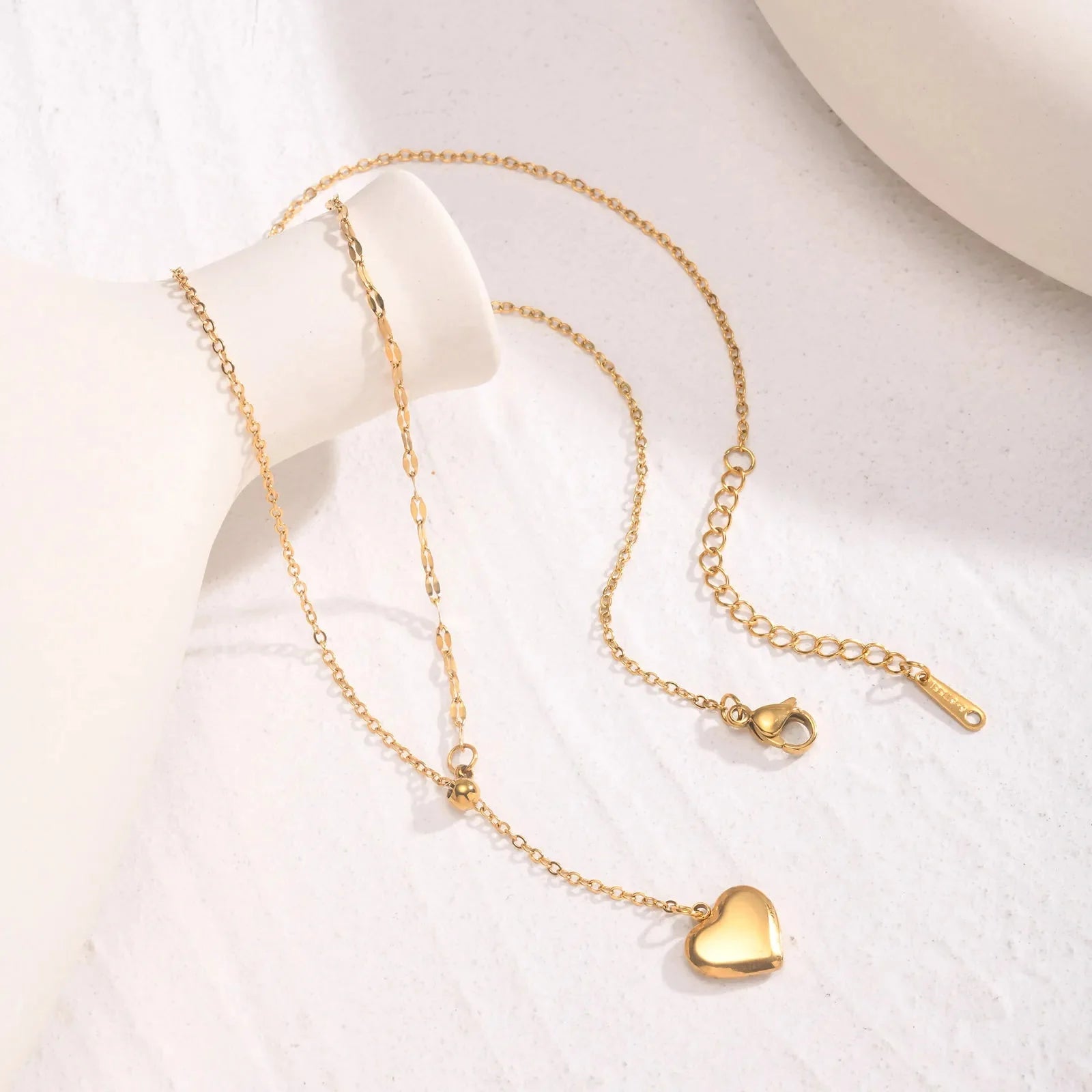 14k Dainty Feminine Heart Dangle Necklace - Aryomi