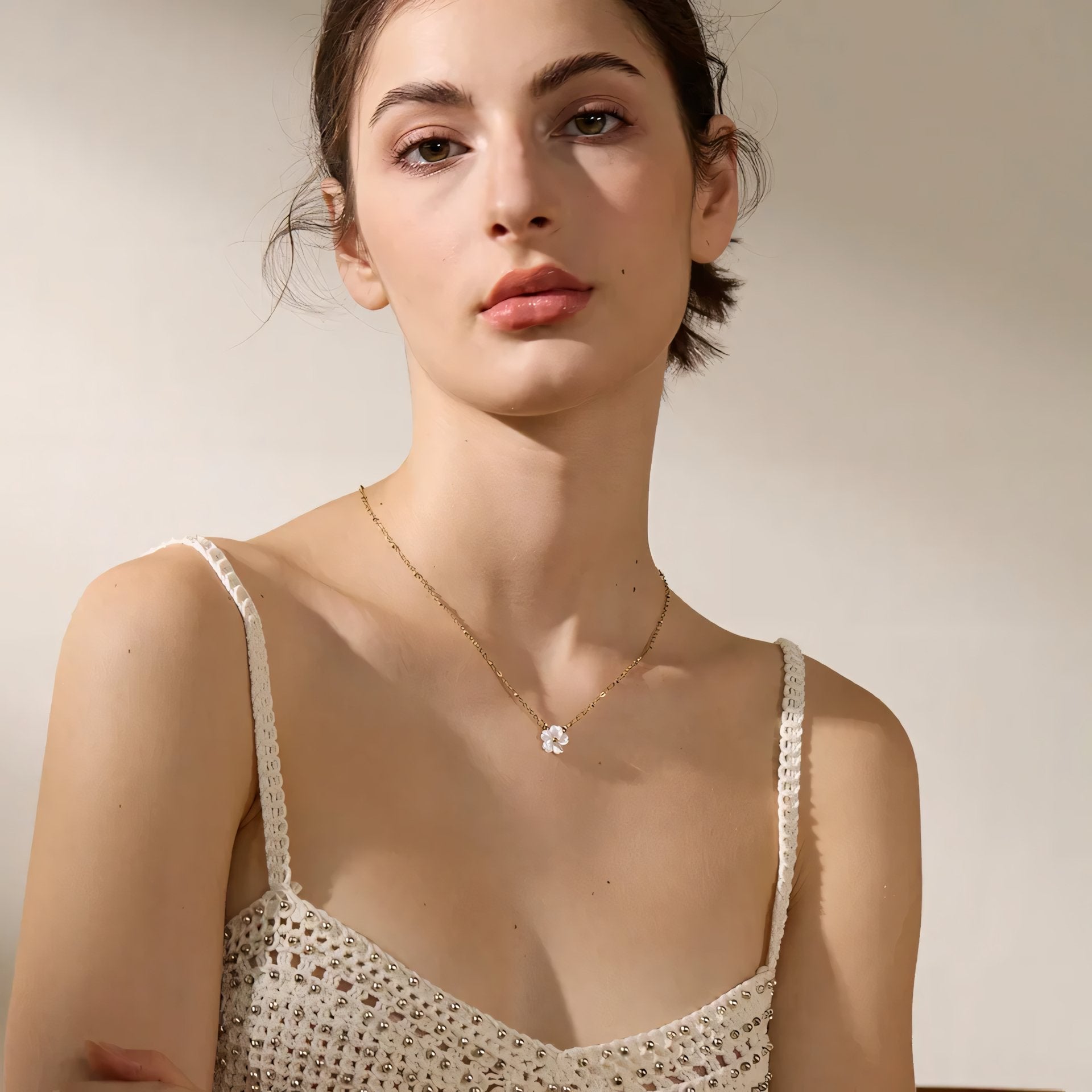 18k Dainty White Floral Necklace - Aryomi