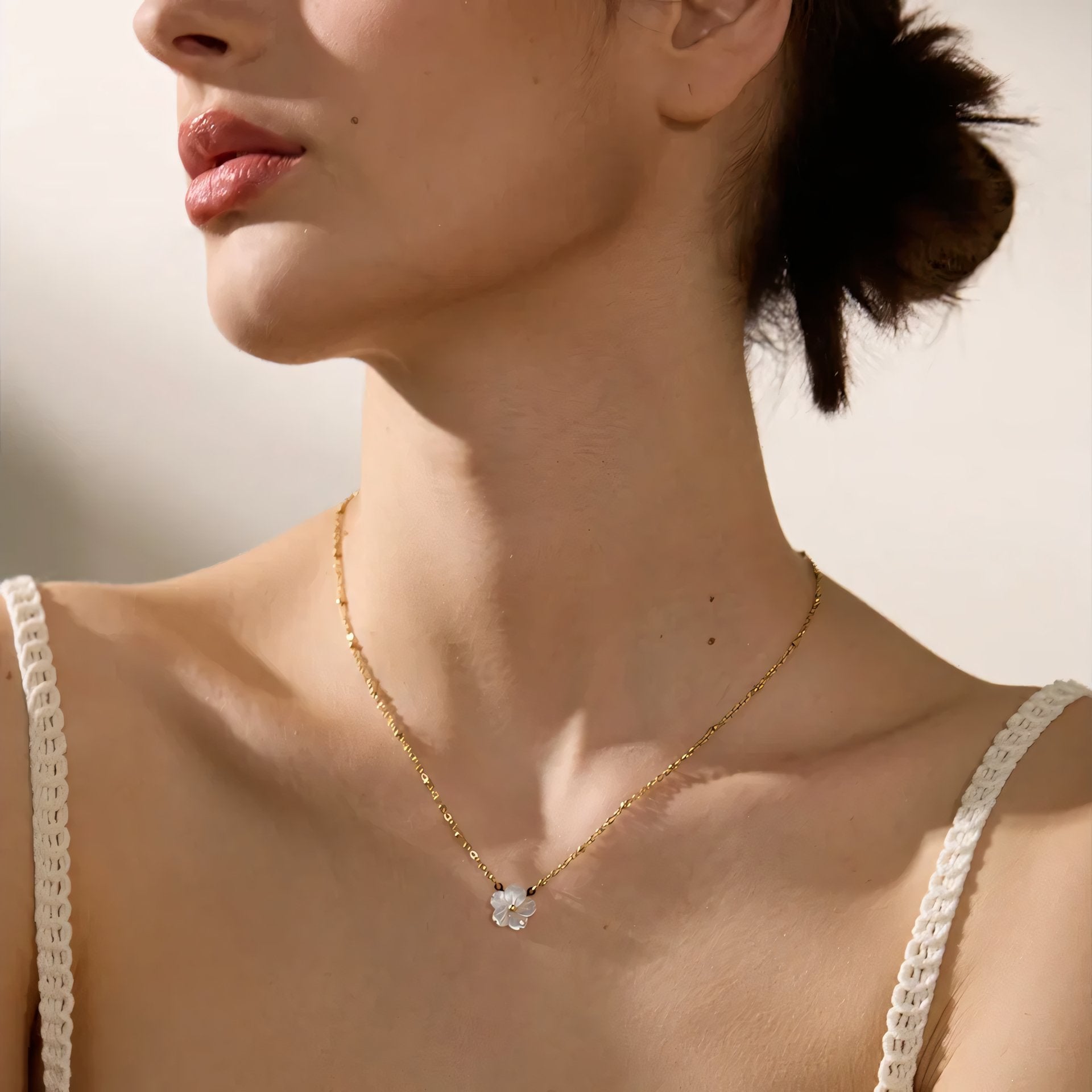 18k Dainty White Floral Necklace - Aryomi