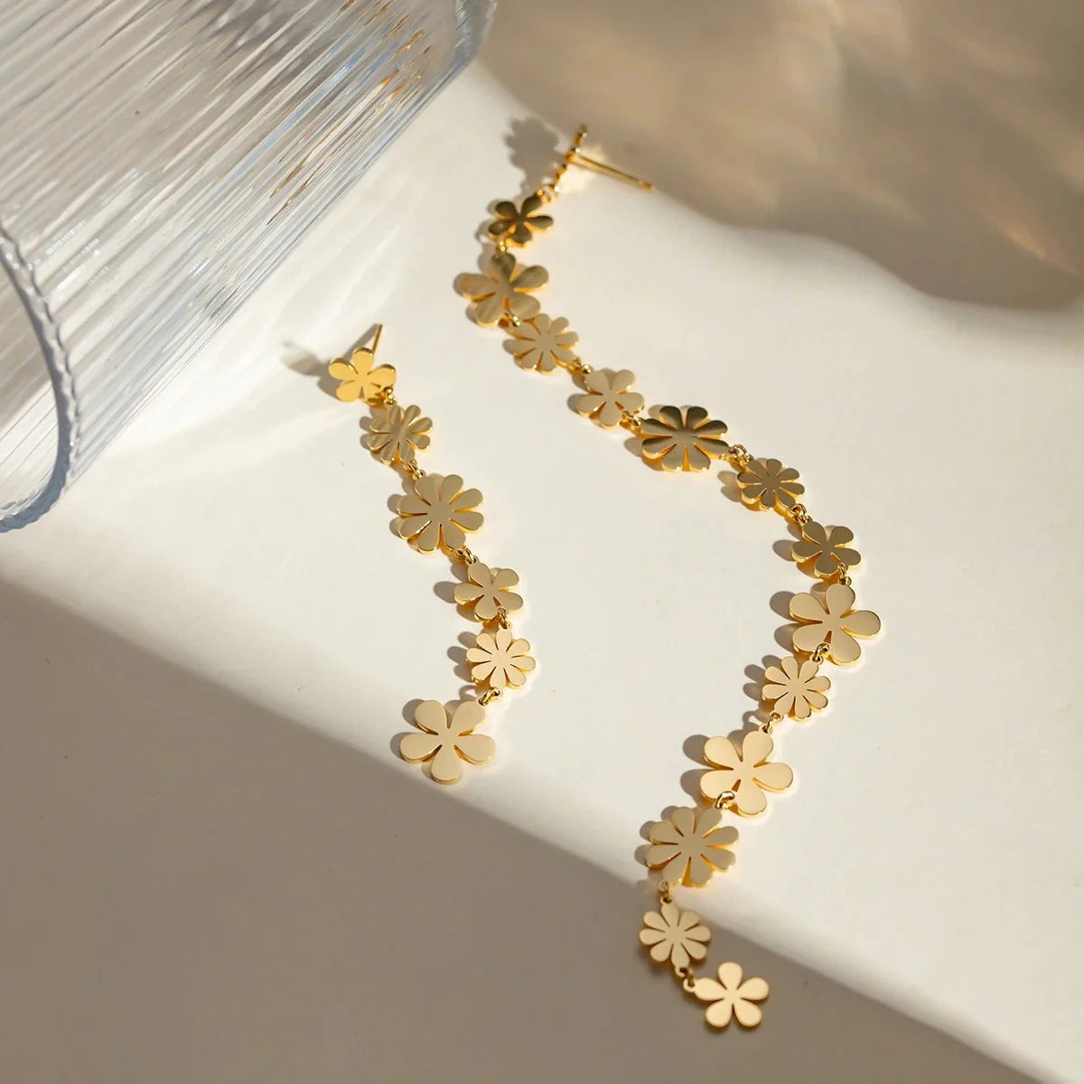 18k Staggering Floral Earrings - Aryomi
