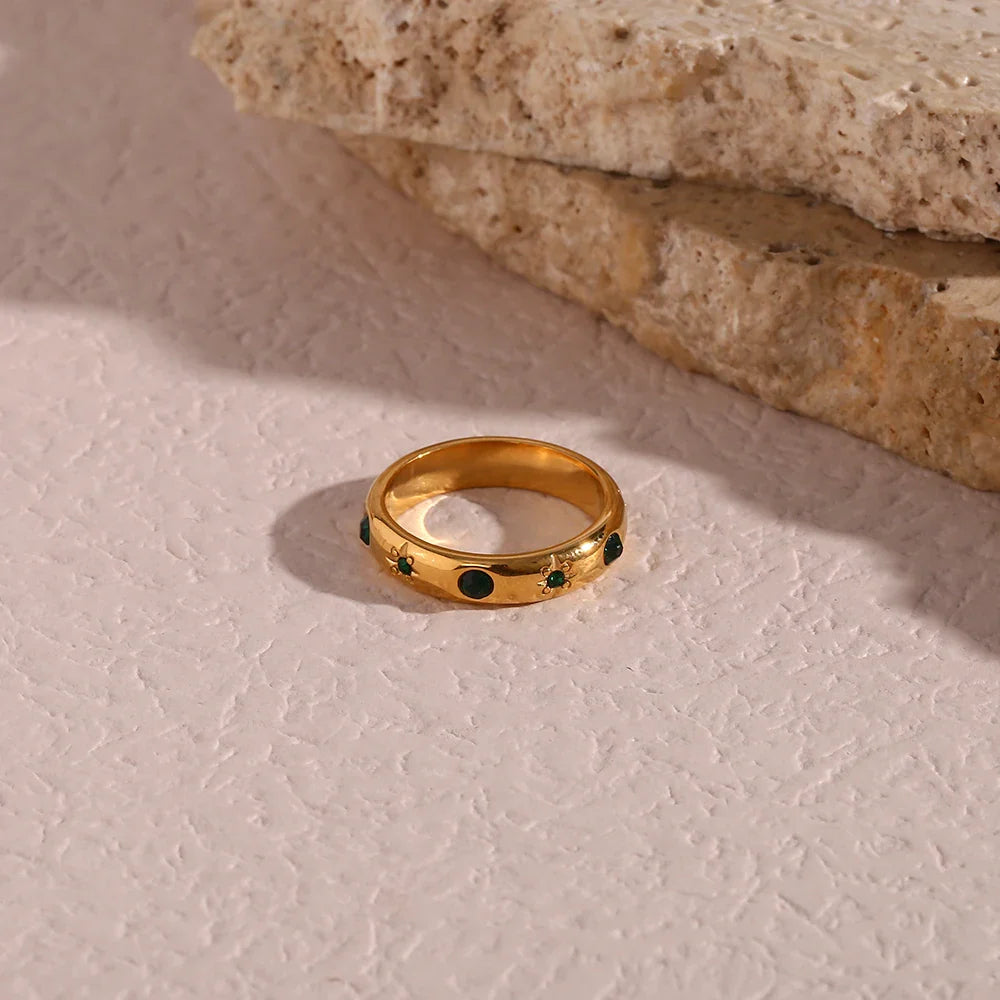18k Star & Stone Embedded Ring