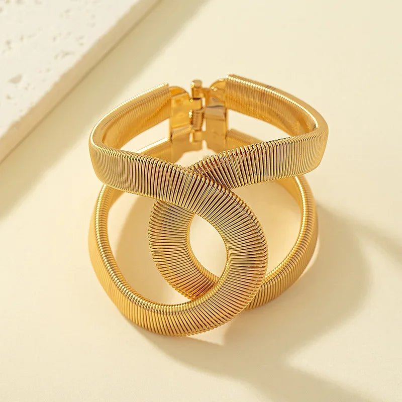 Chunky Spiral Cuff Bracelet - Aryomi