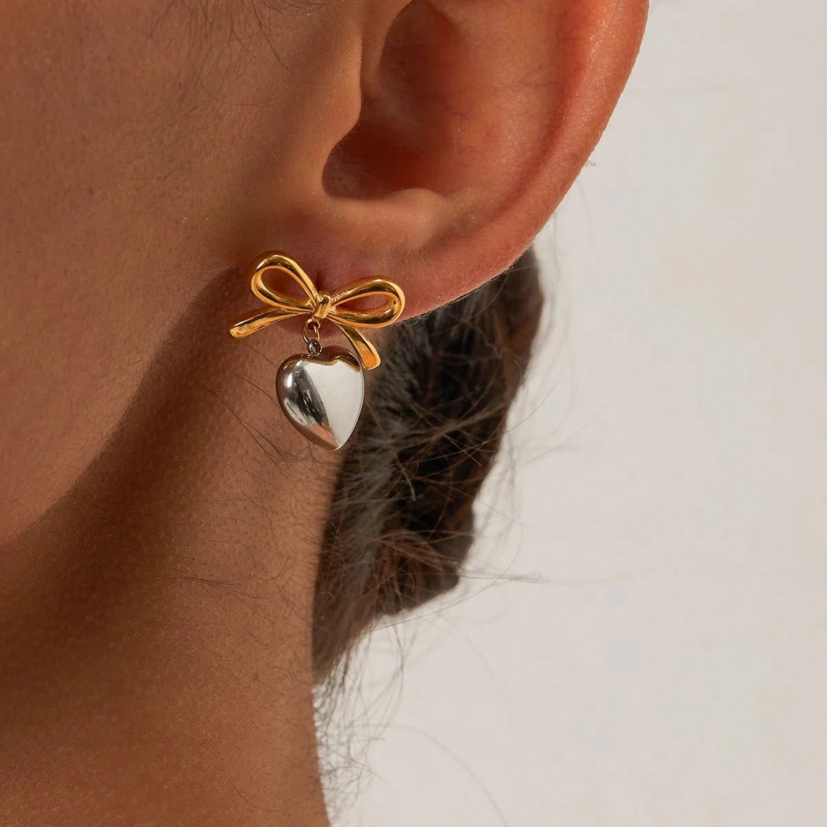 Dainty Bow Heart Earrings - Aryomi