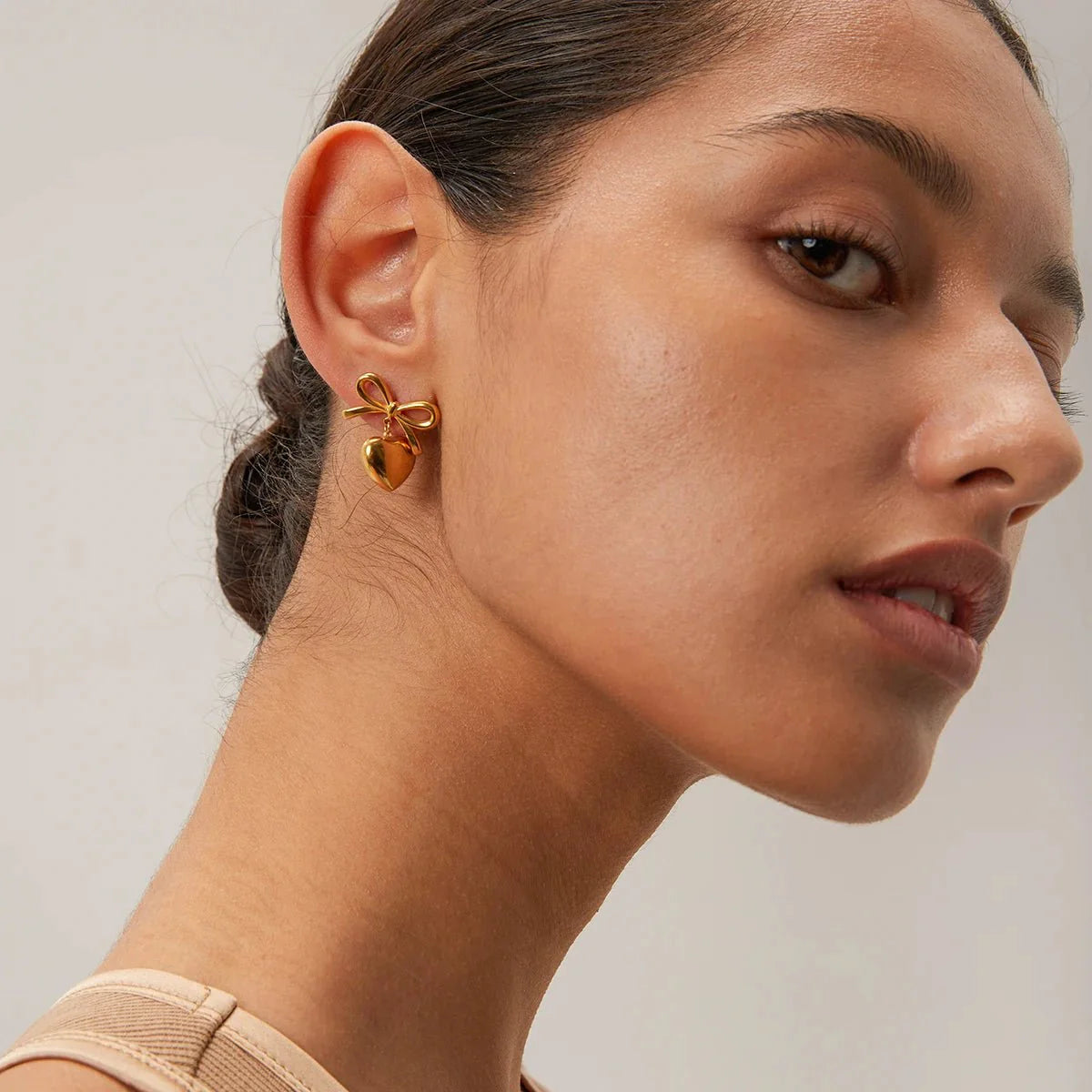 Dainty Bow Heart Earrings - Aryomi