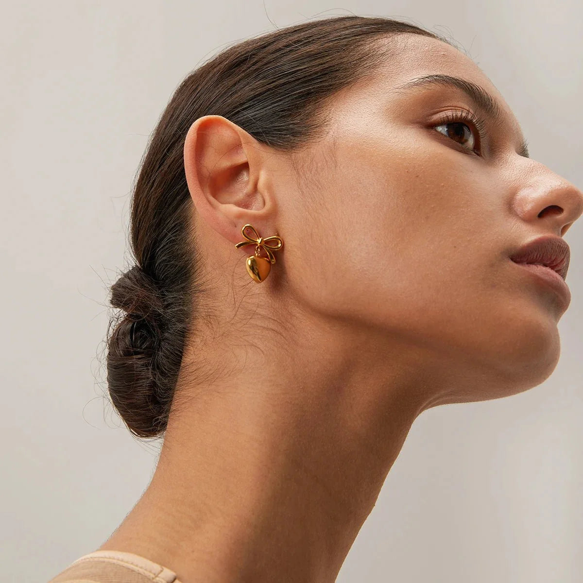 Dainty Bow Heart Earrings - Aryomi