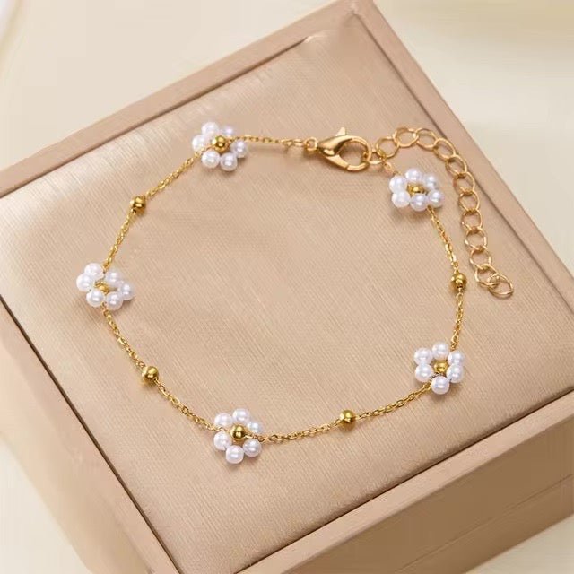 Dainty Daisy Necklace & Bracelets - Aryomi