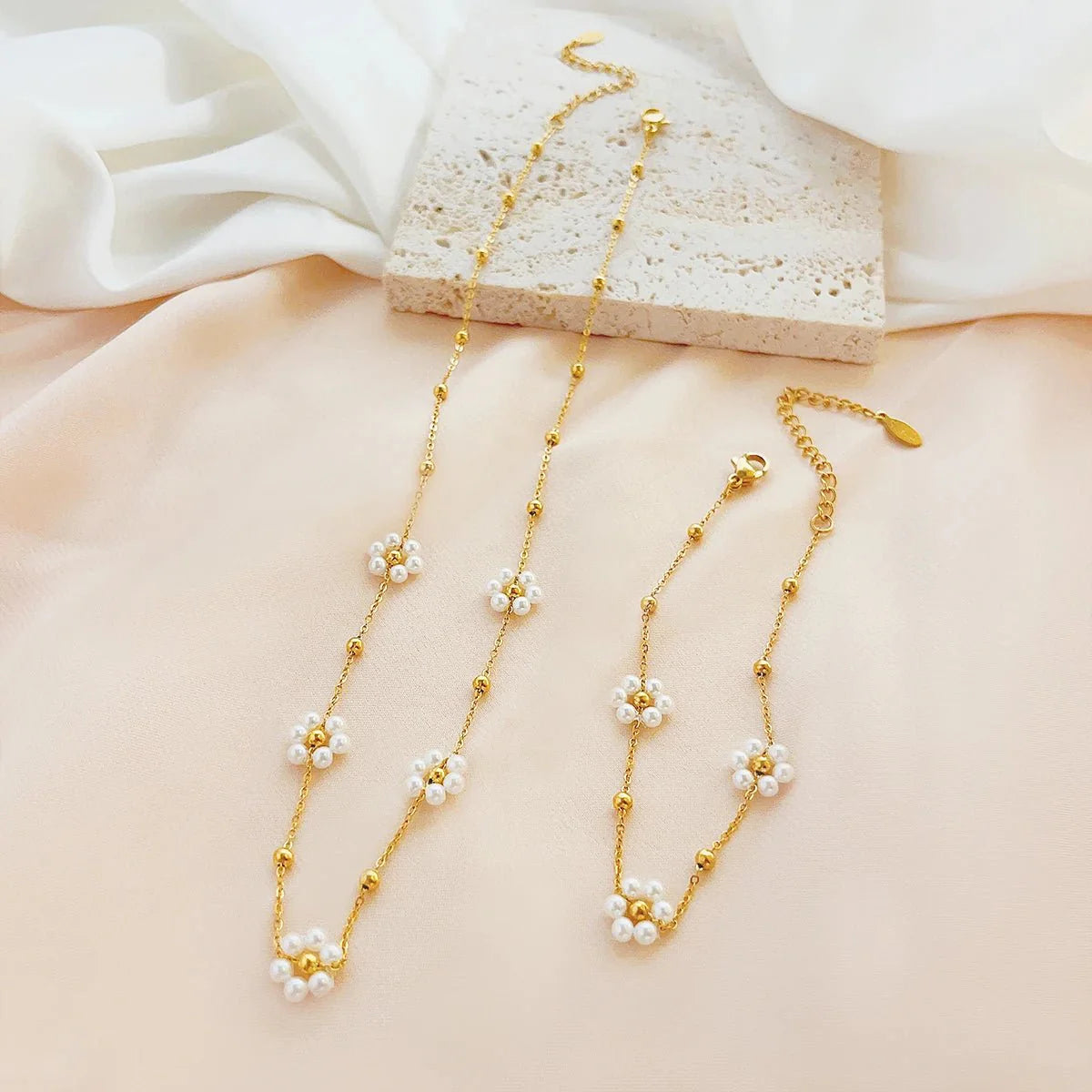 Dainty Daisy Necklace & Bracelets - Aryomi