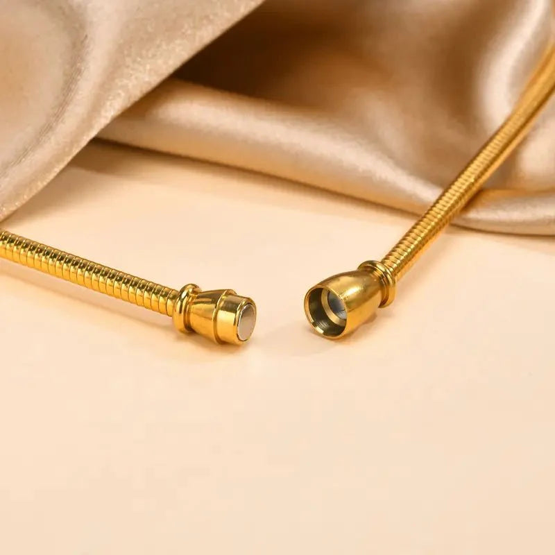Dainty Modern Curve Choker Necklace - Aryomi