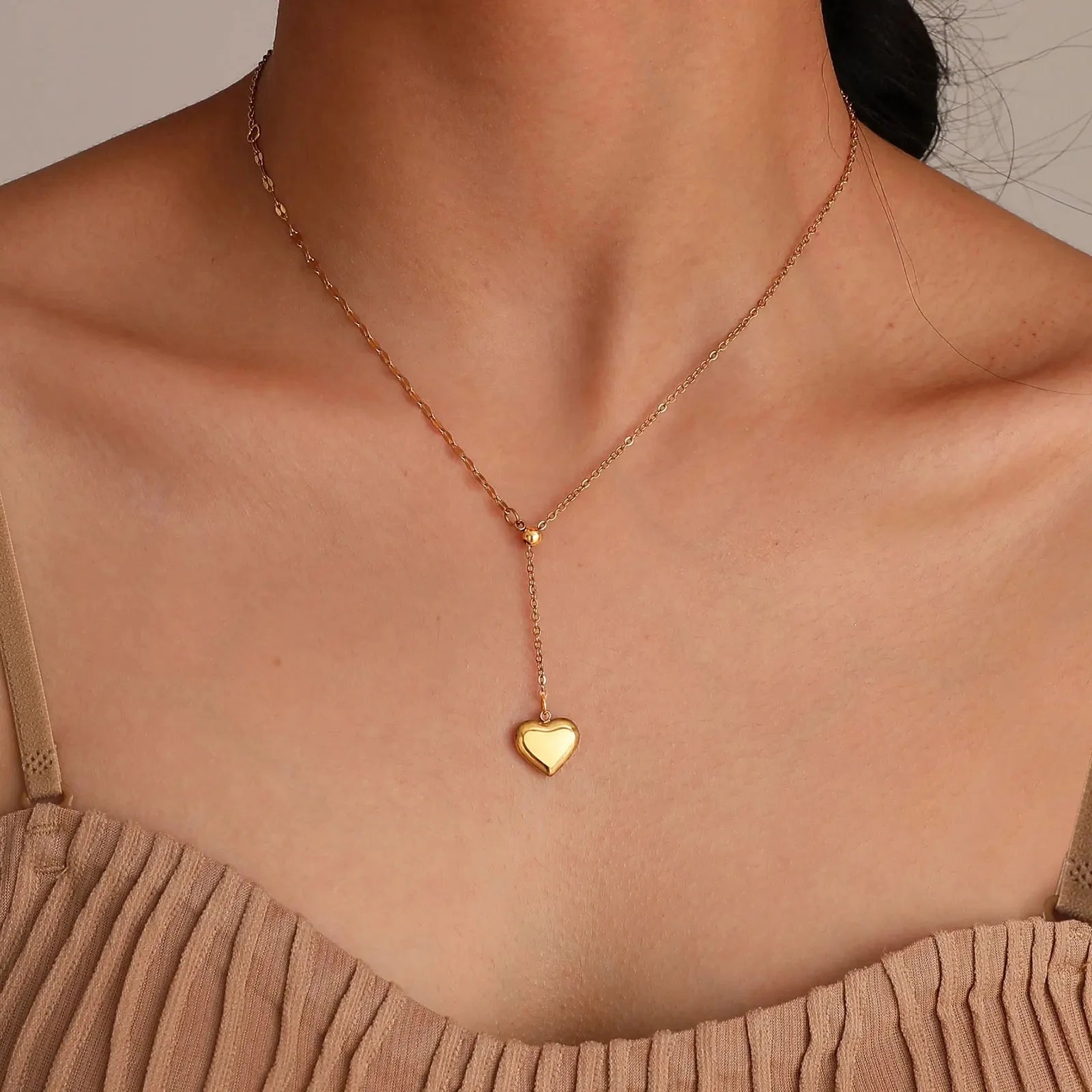 14k Dainty Feminine Heart Dangle Necklace - Aryomi