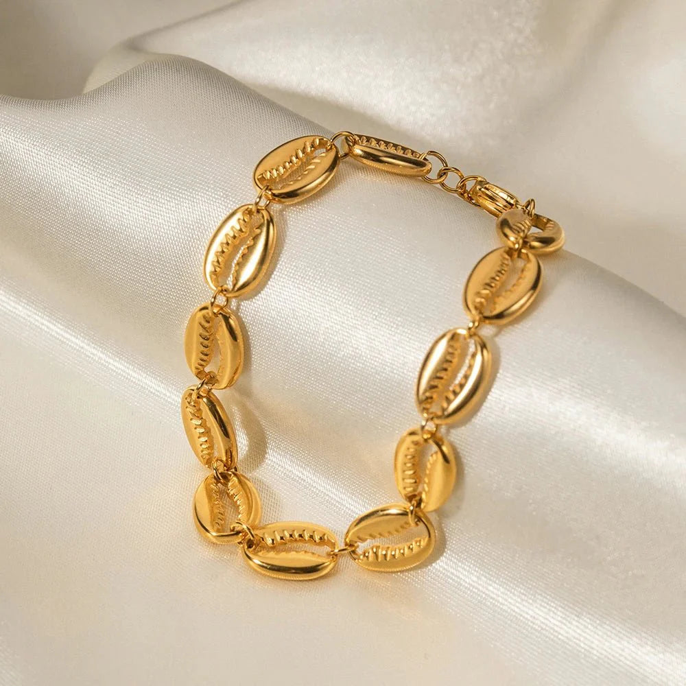18k Dainty Cowrie Shell Bracelet - Aryomi