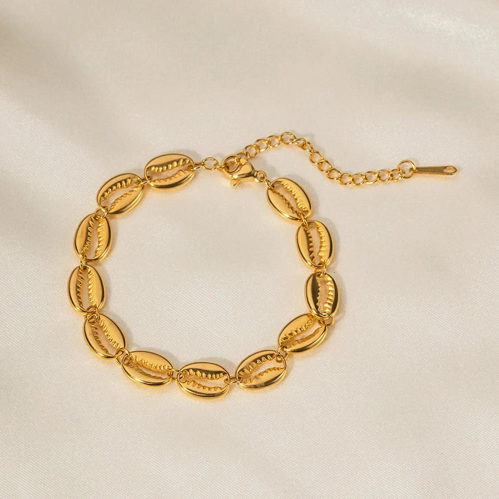 18k Dainty Cowrie Shell Bracelet - Aryomi