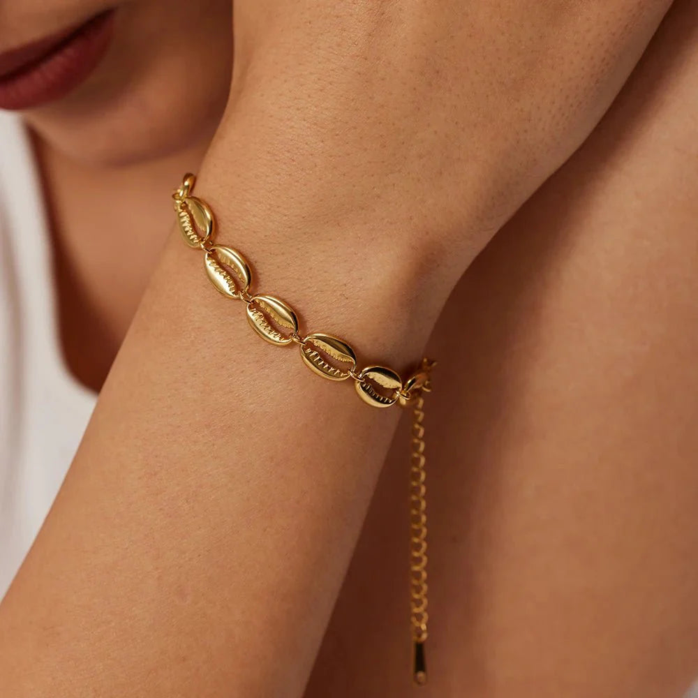 18k Dainty Cowrie Shell Bracelet - Aryomi