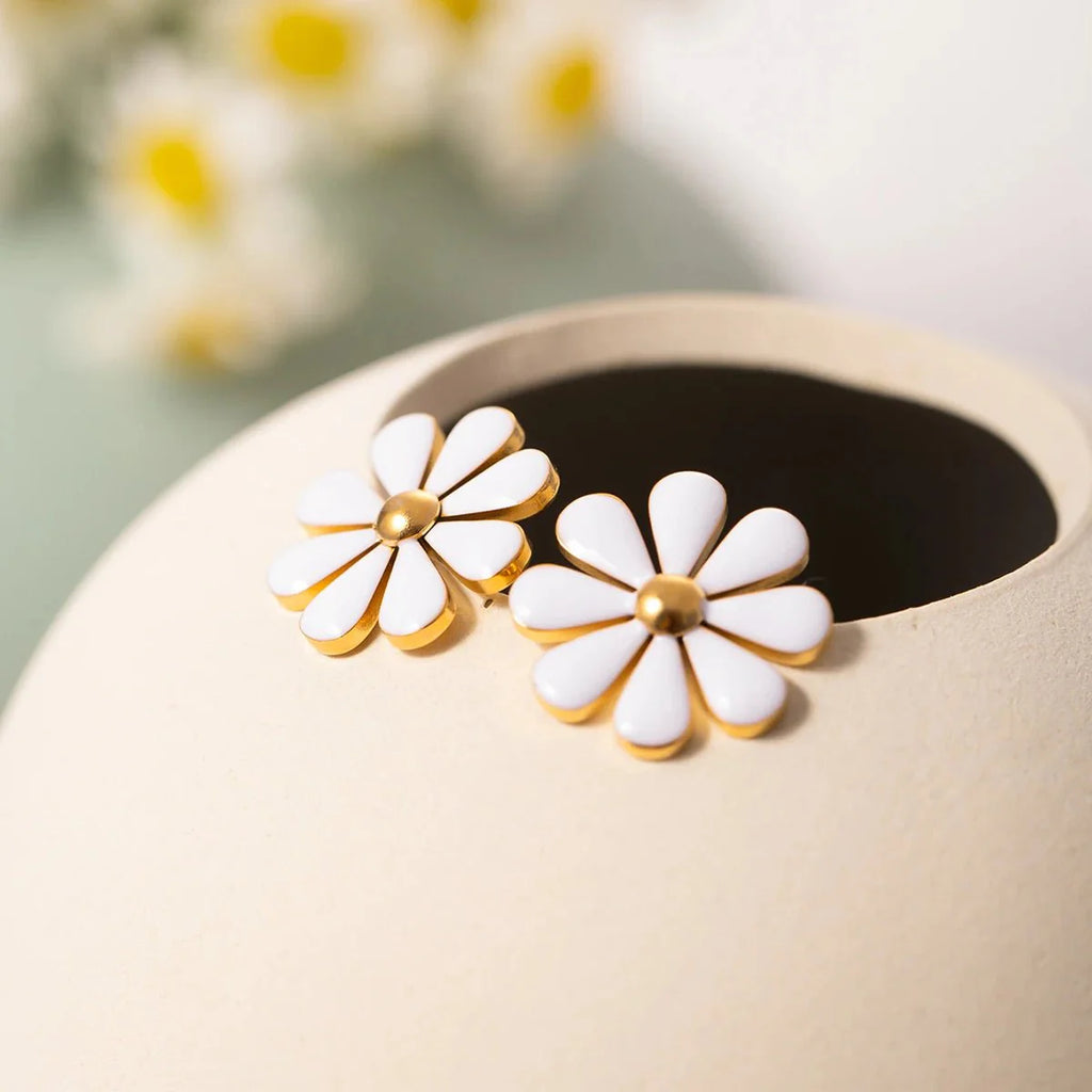 18k Dainty Daisy Floral Earrings - Aryomi