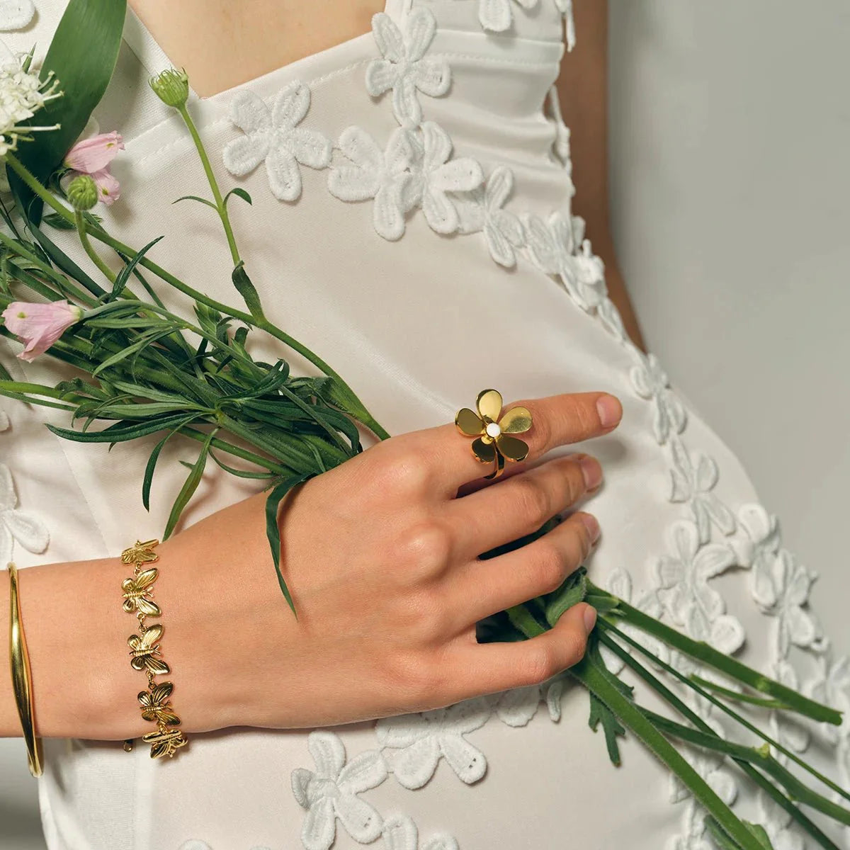 18k Dainty Daisy Floral Ring - Aryomi