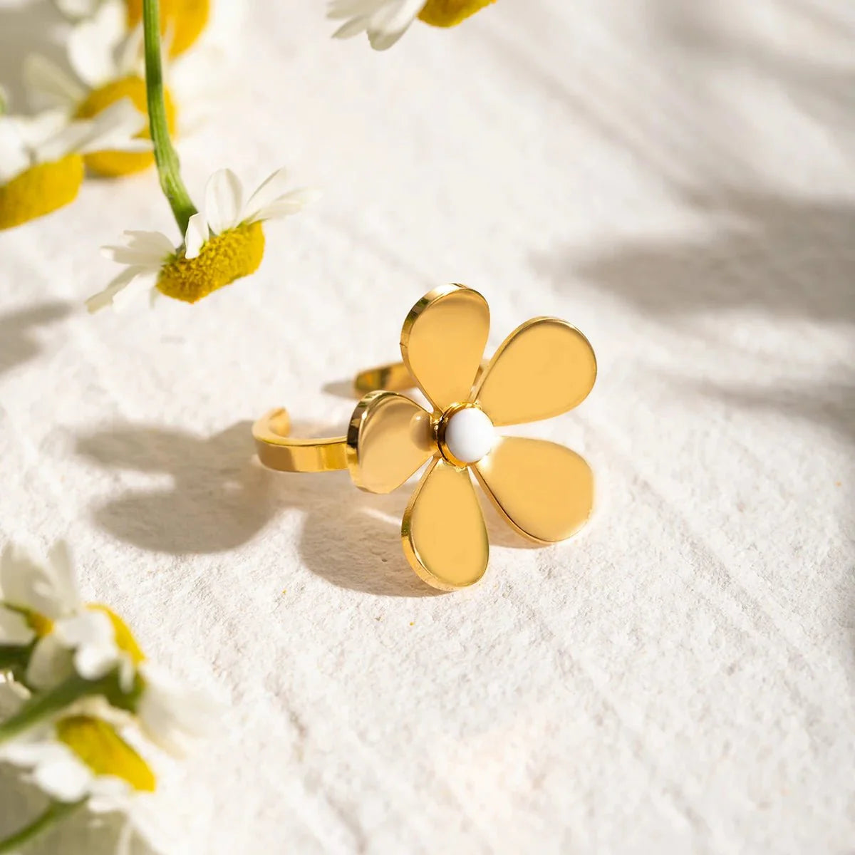 18k Dainty Daisy Floral Ring - Aryomi