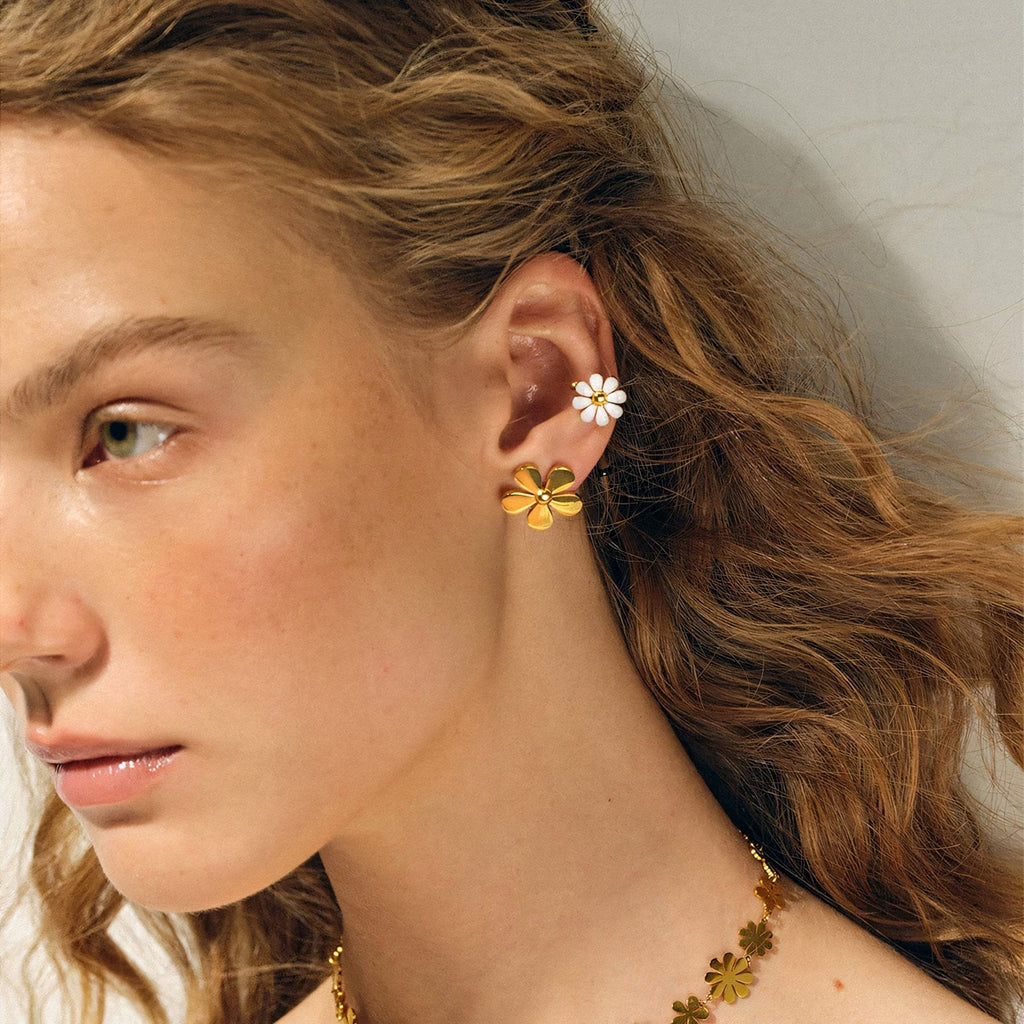 18k Dainty Flower Earrings - Aryomi