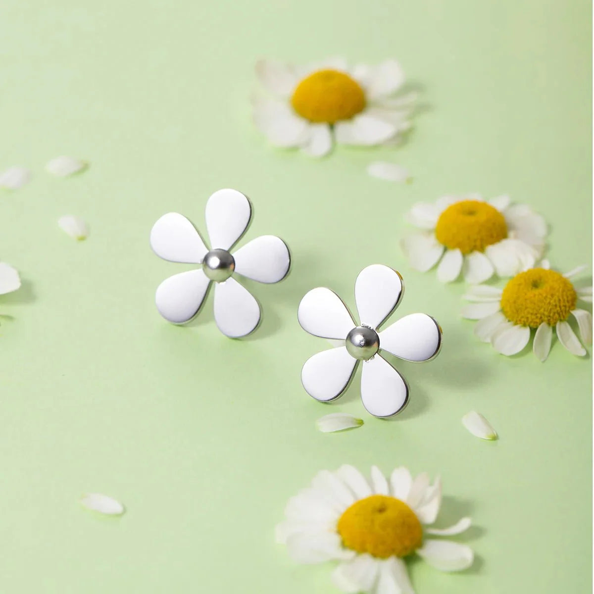 18k Dainty Flower Earrings - Aryomi