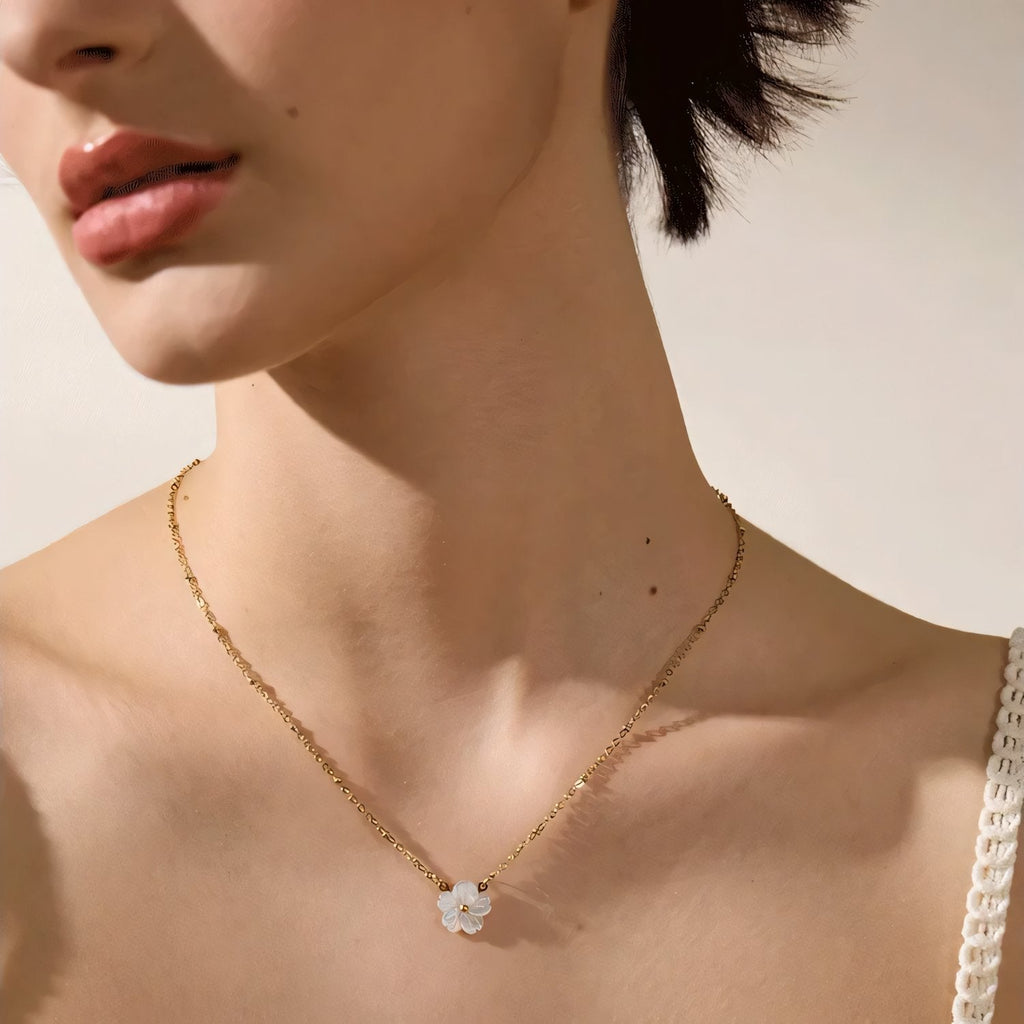 18k Dainty White Floral Necklace - Aryomi