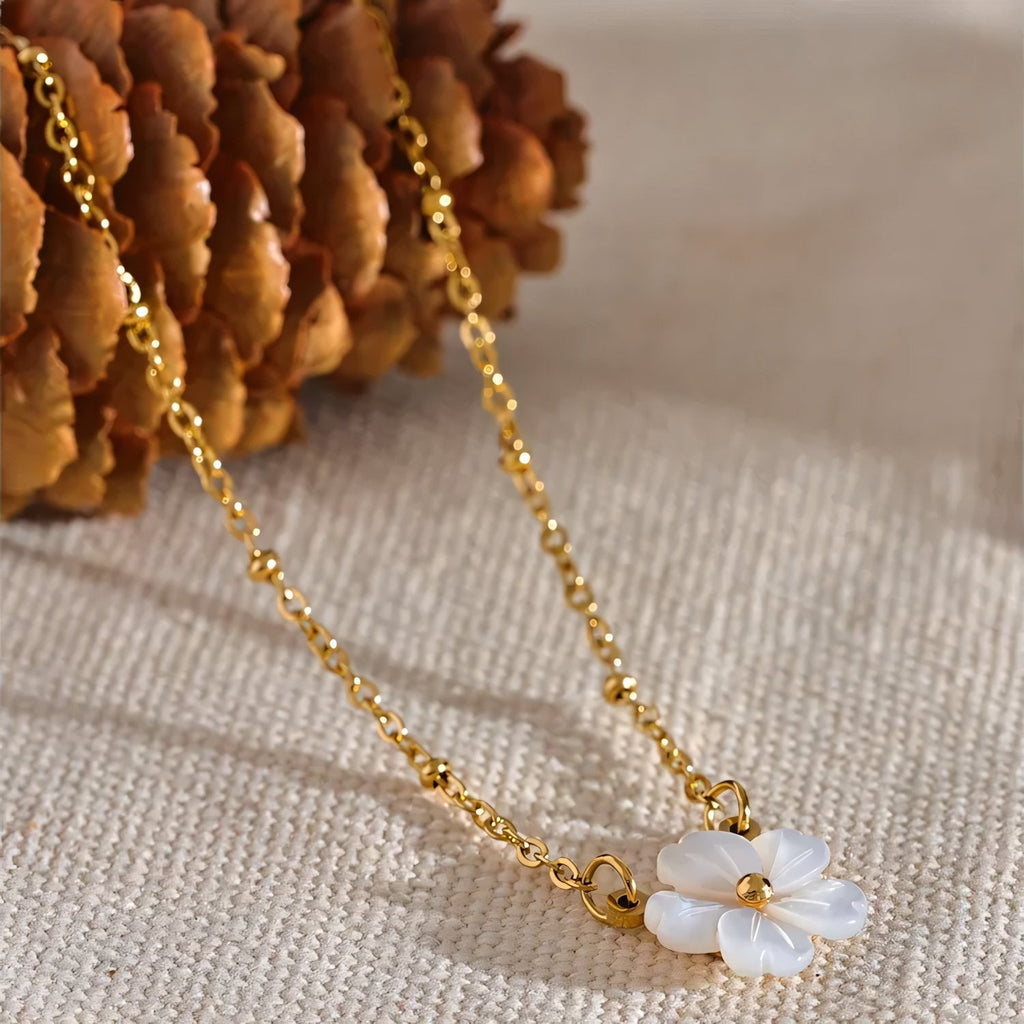 18k Dainty White Floral Necklace - Aryomi