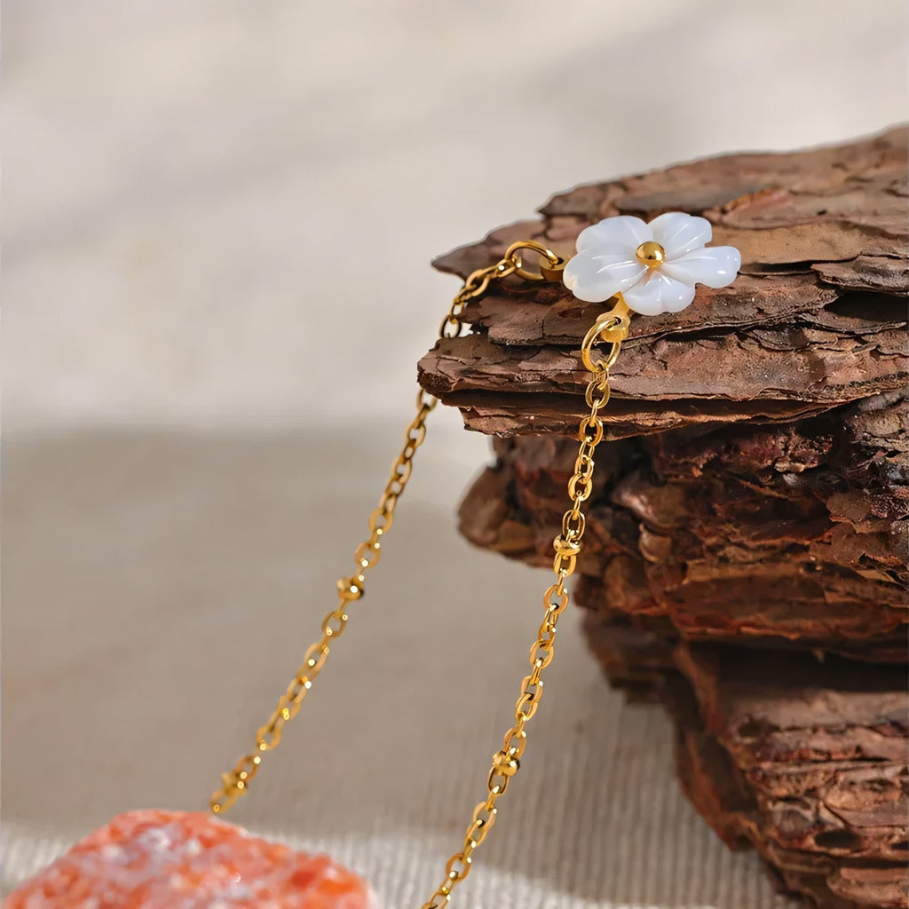 18k Dainty White Floral Necklace - Aryomi