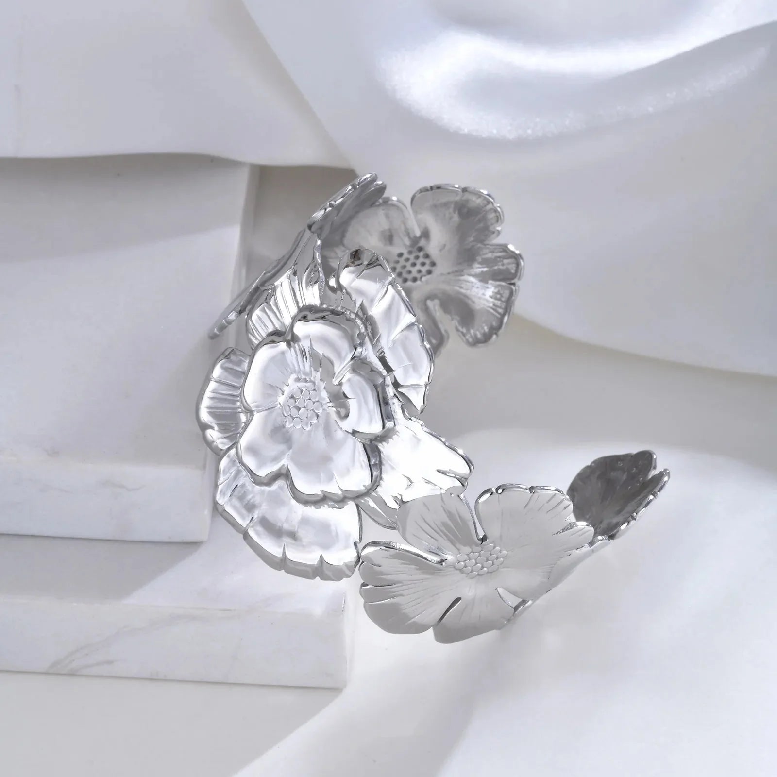 18k Floral Cuff Bangle Bracelets - Aryomi
