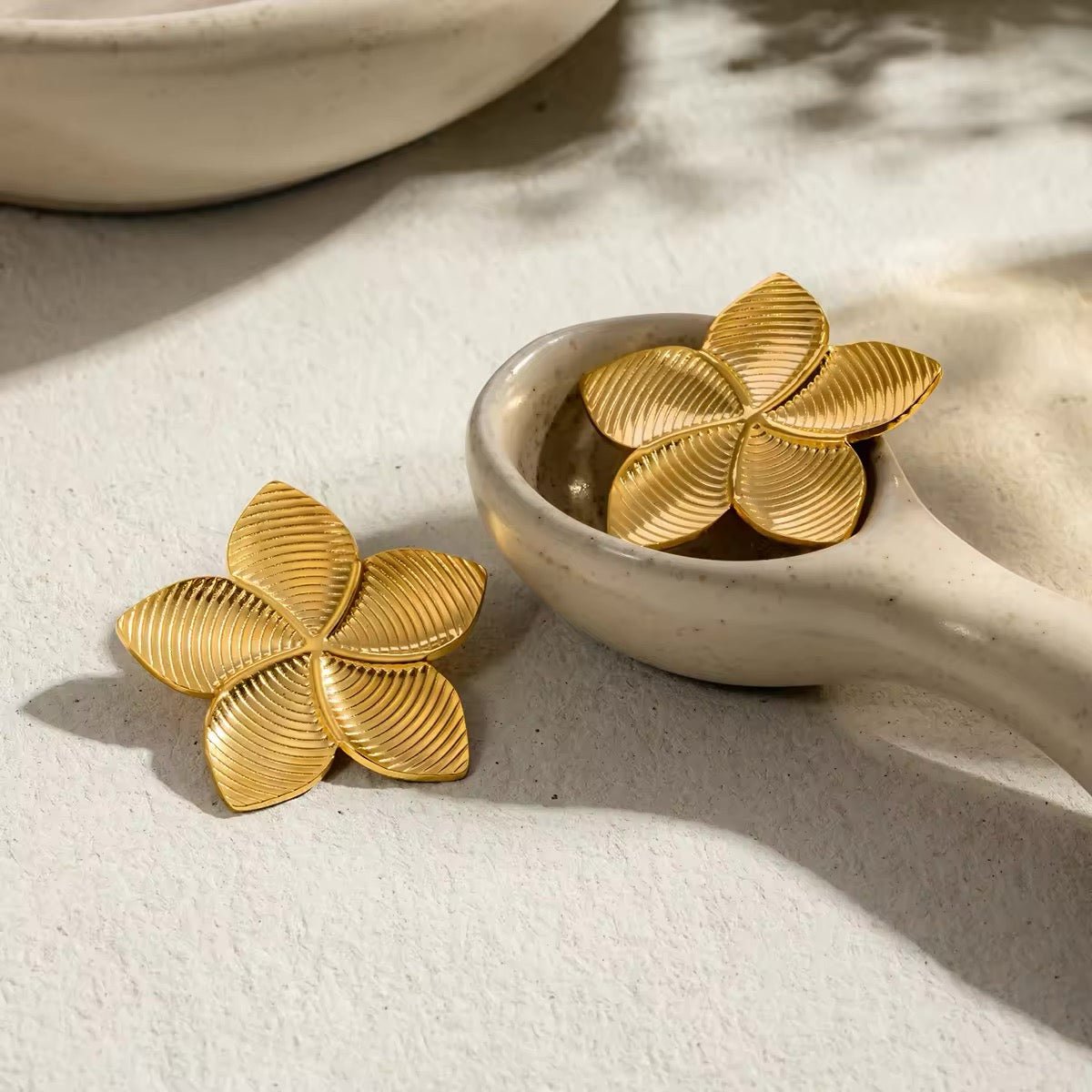 18k Glamorous Gold Floral Stud Earrings & Ring - Aryomi