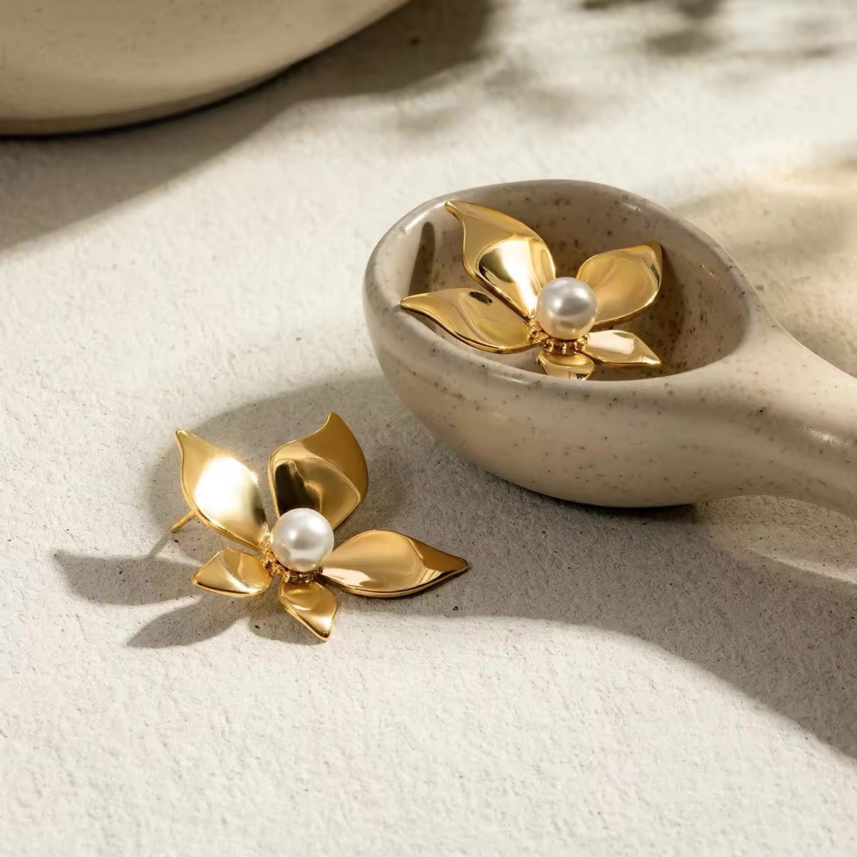 18k Glamorous Gold Floral Stud Earrings & Ring - Aryomi