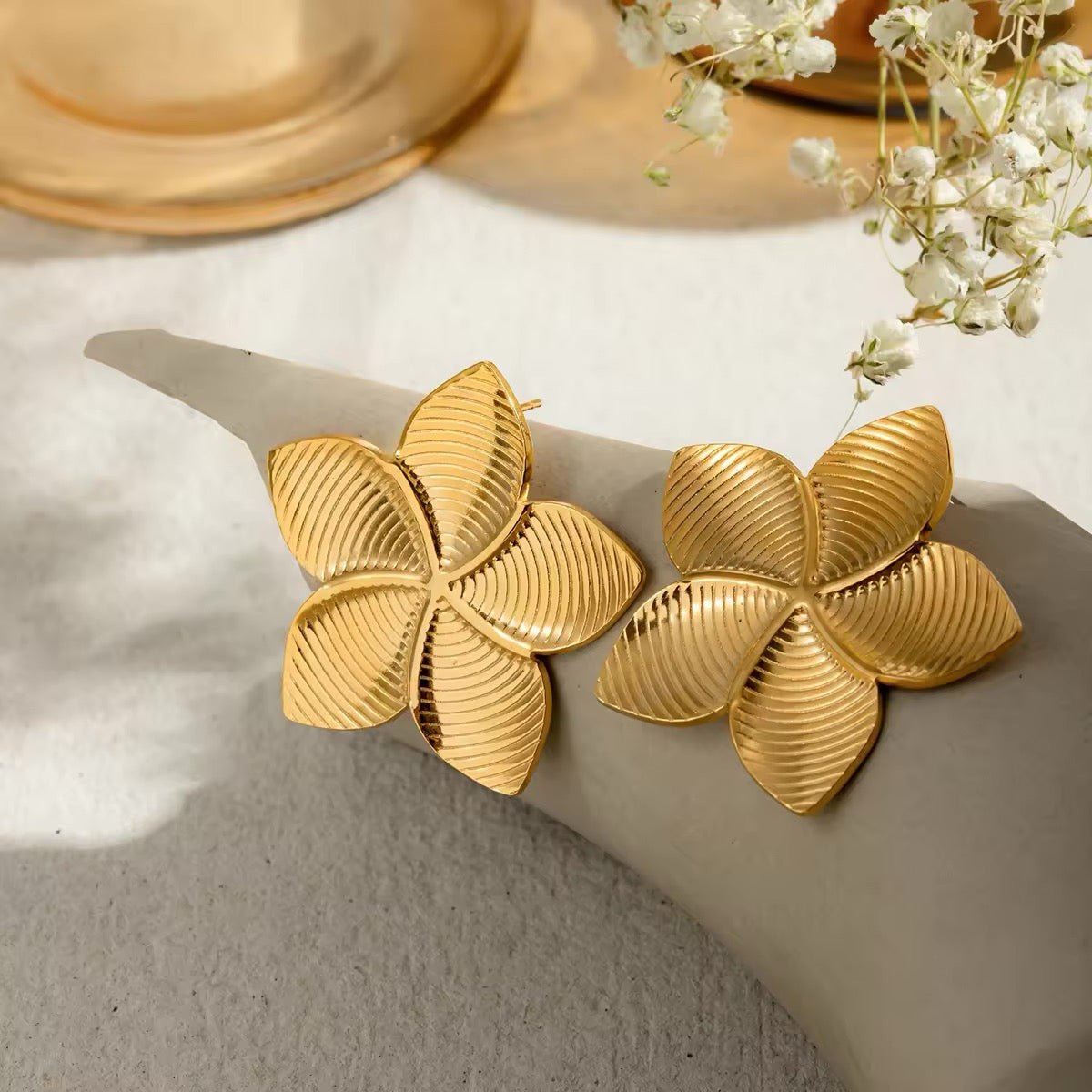 18k Glamorous Gold Floral Stud Earrings & Ring - Aryomi