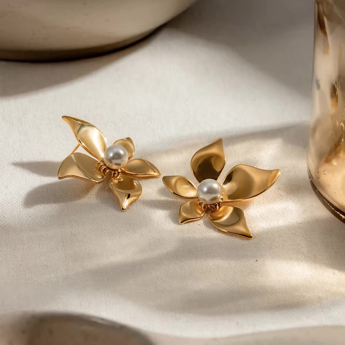 18k Glamorous Gold Floral Stud Earrings & Ring - Aryomi