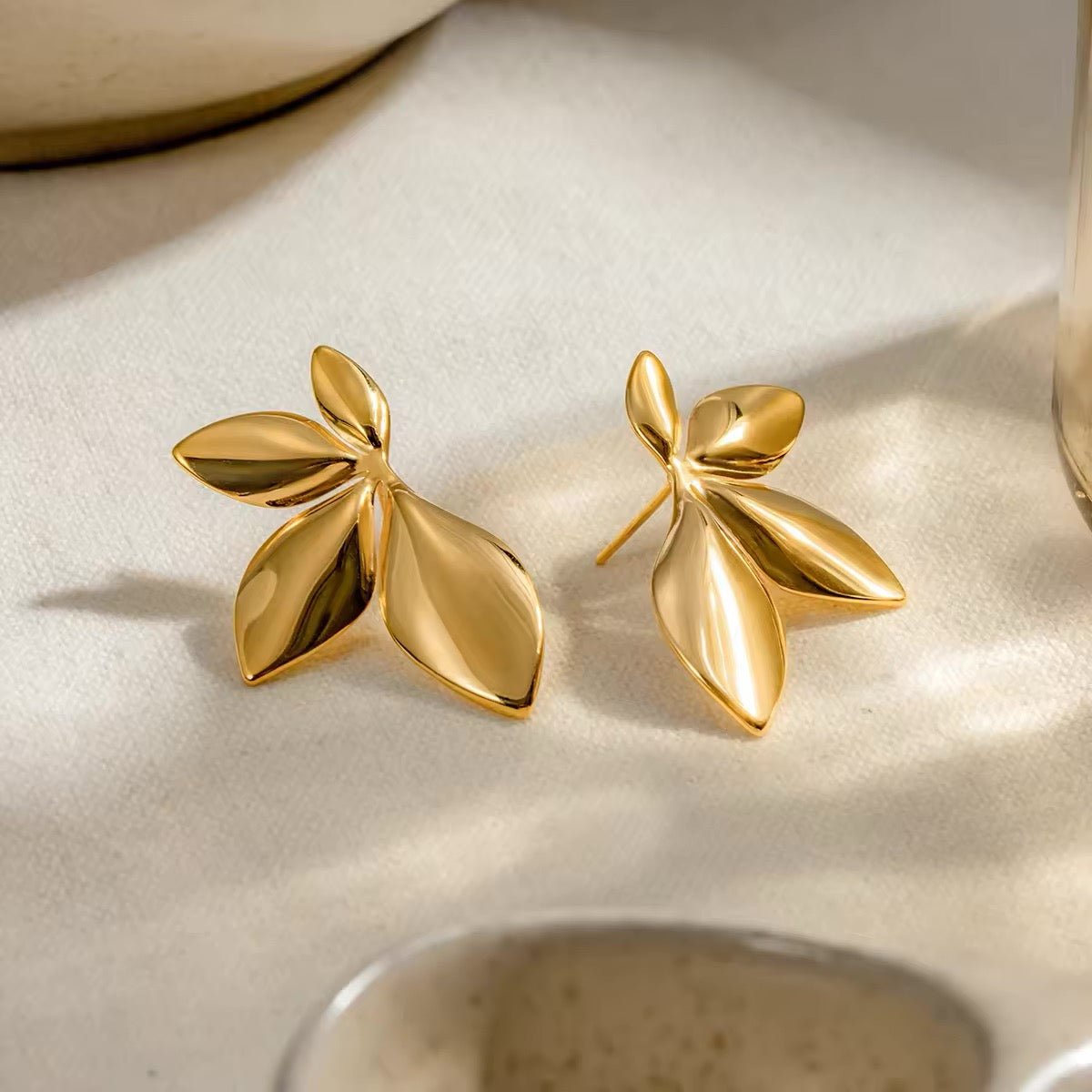18k Glamorous Gold Floral Stud Earrings & Ring - Aryomi