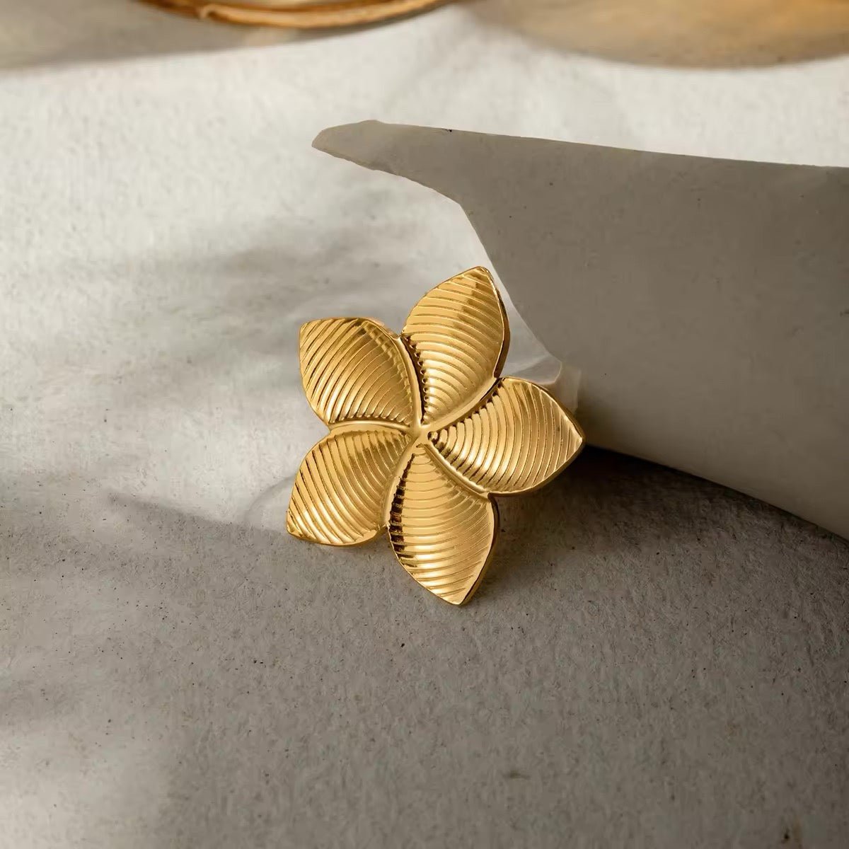 18k Glamorous Gold Floral Stud Earrings & Ring - Aryomi