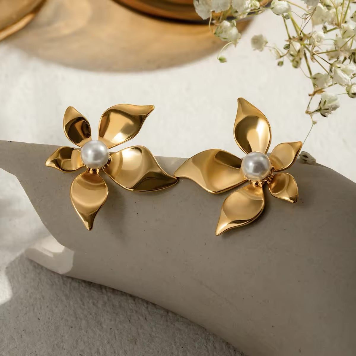 18k Glamorous Gold Floral Stud Earrings & Ring - Aryomi