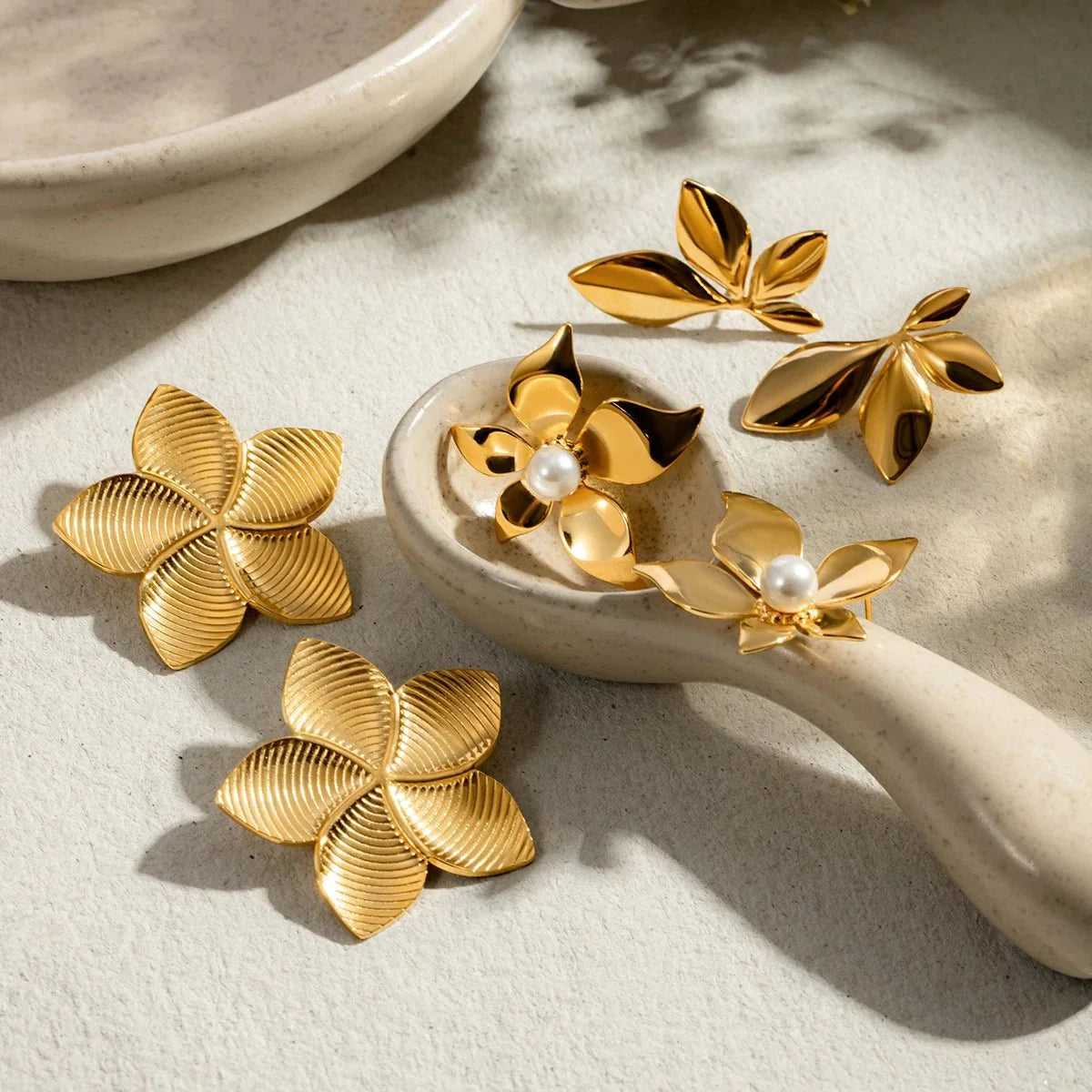 18k Glamorous Gold Floral Stud Earrings & Ring - Aryomi