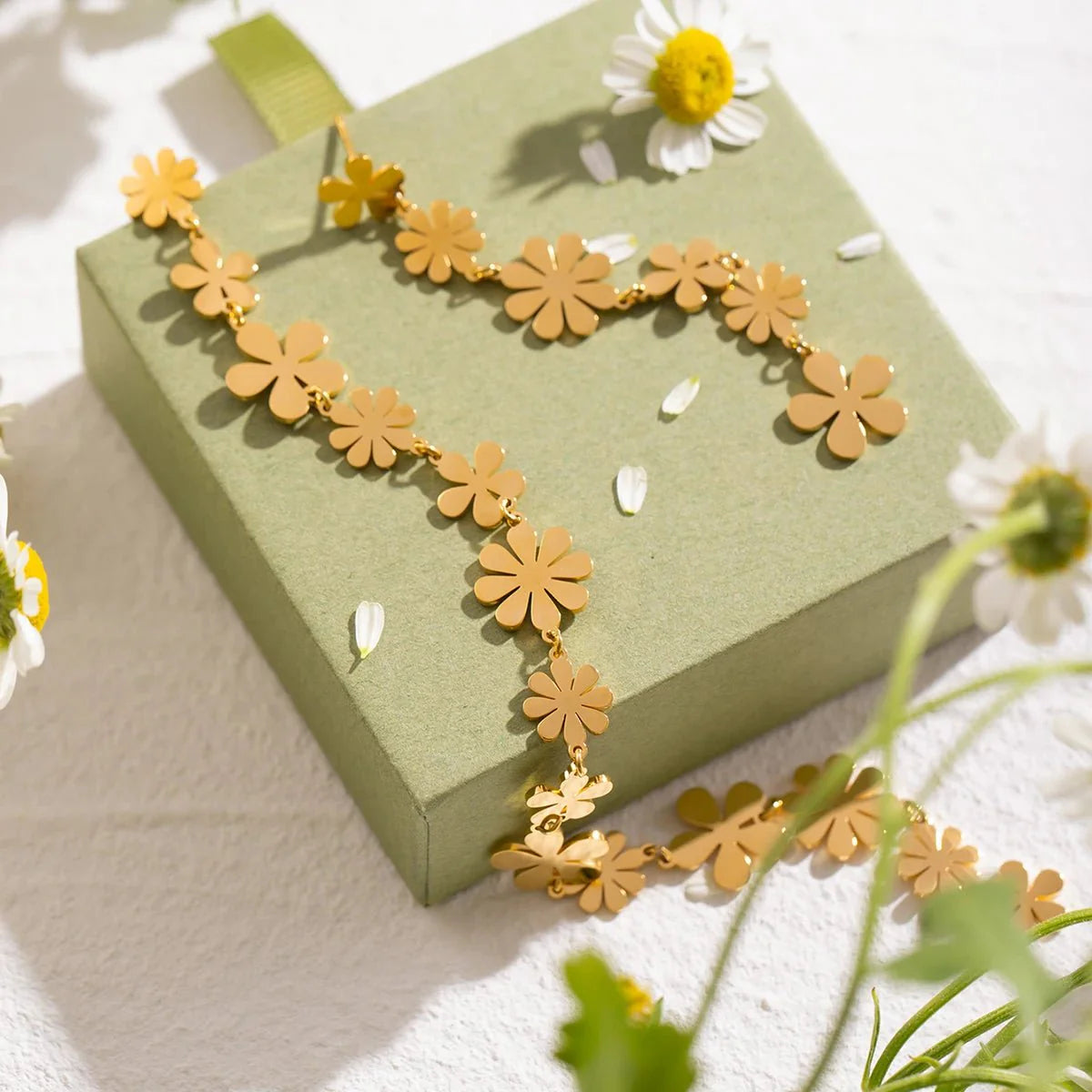 18k Staggering Floral Earrings - Aryomi