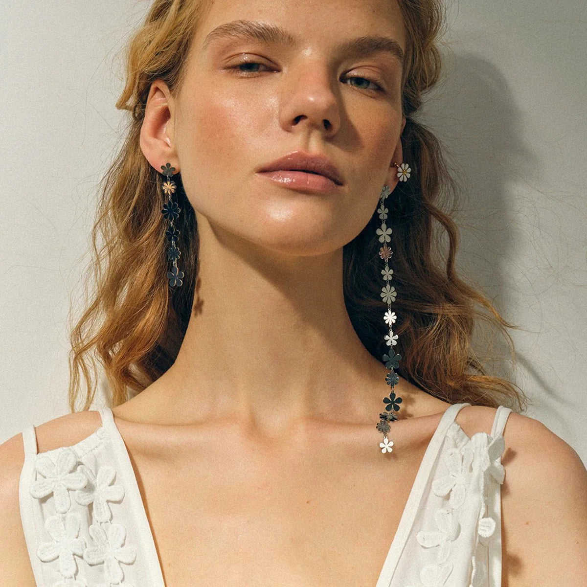 18k Staggering Floral Earrings - Aryomi