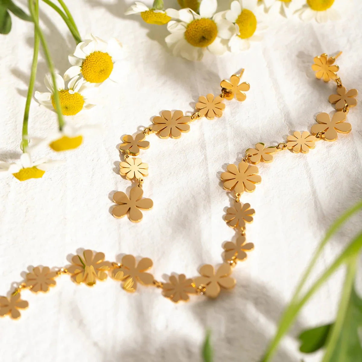 18k Staggering Floral Earrings - Aryomi