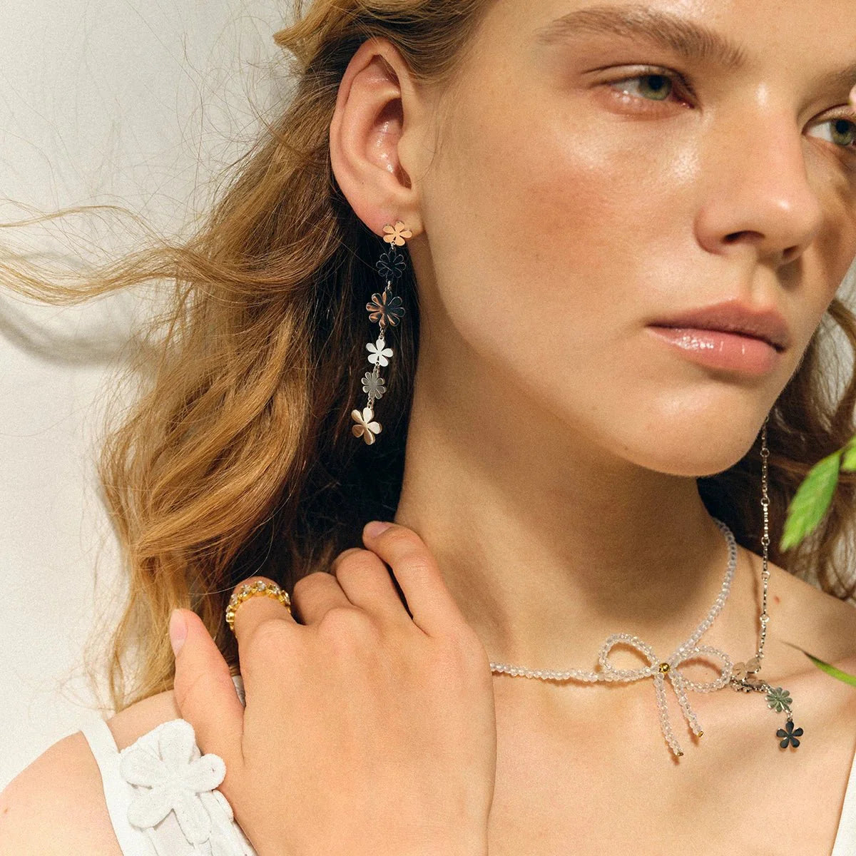 18k Staggering Floral Earrings - Aryomi