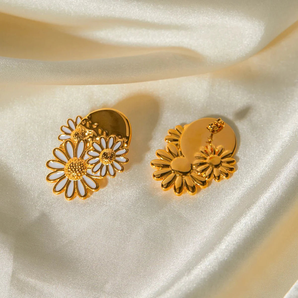 18k Trio Daisy Floral Earrings - Aryomi
