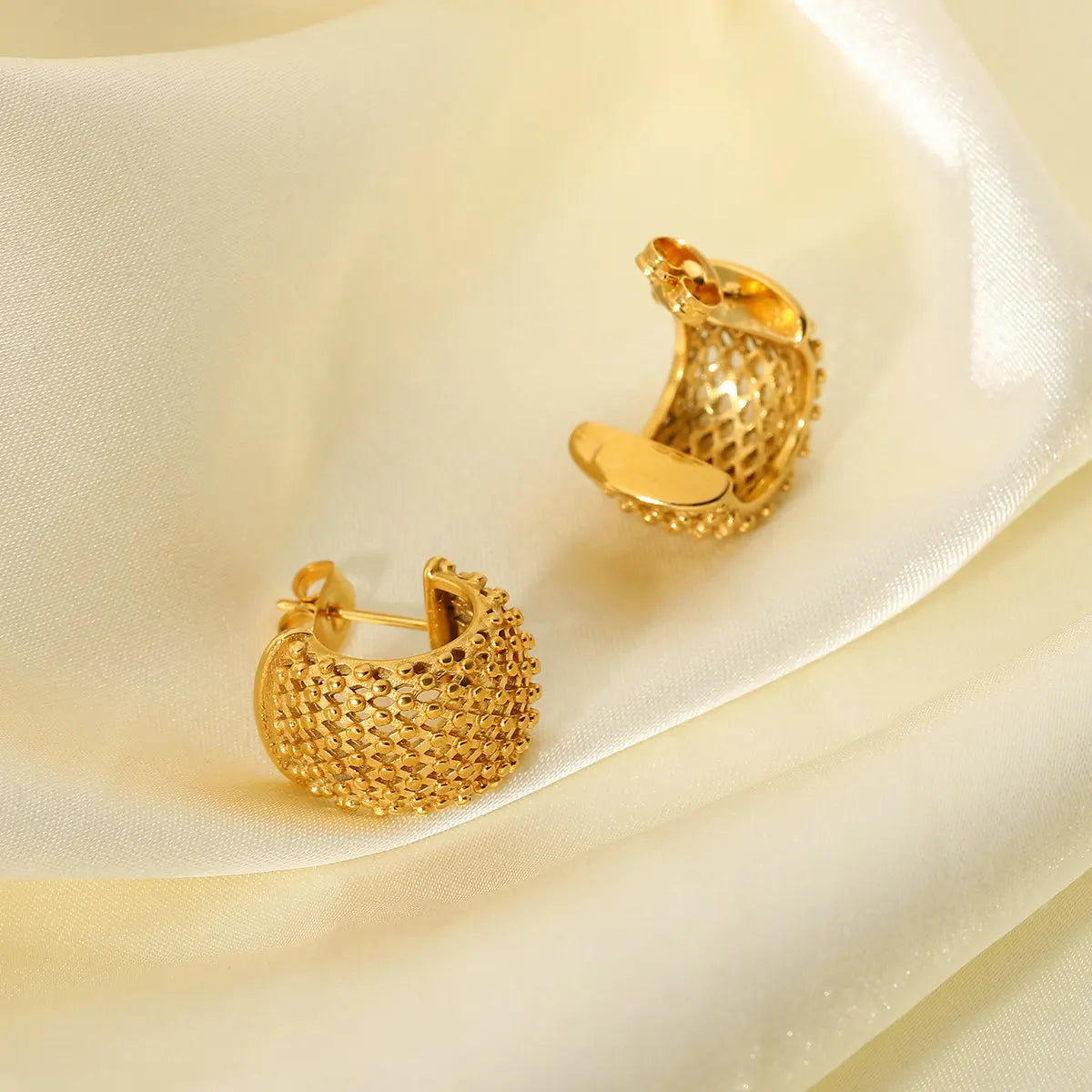 18k Mesh C Hoop Earrings