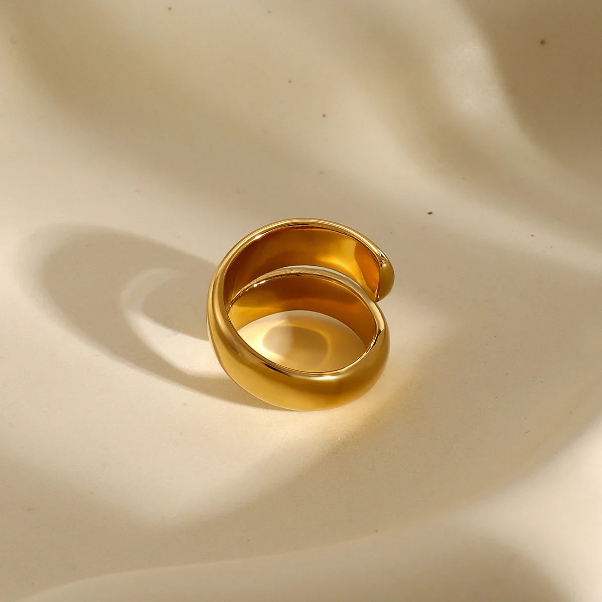 18k Modern Wrap Around Flat Ring