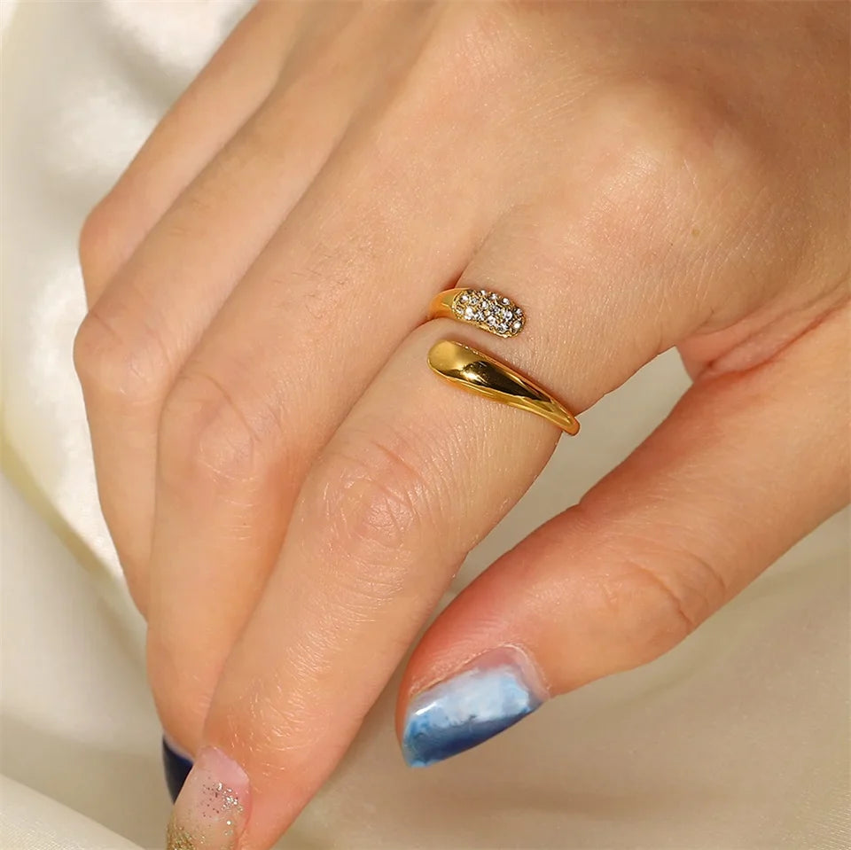 18k Dainty Diamond Tip Wrap Around Ring