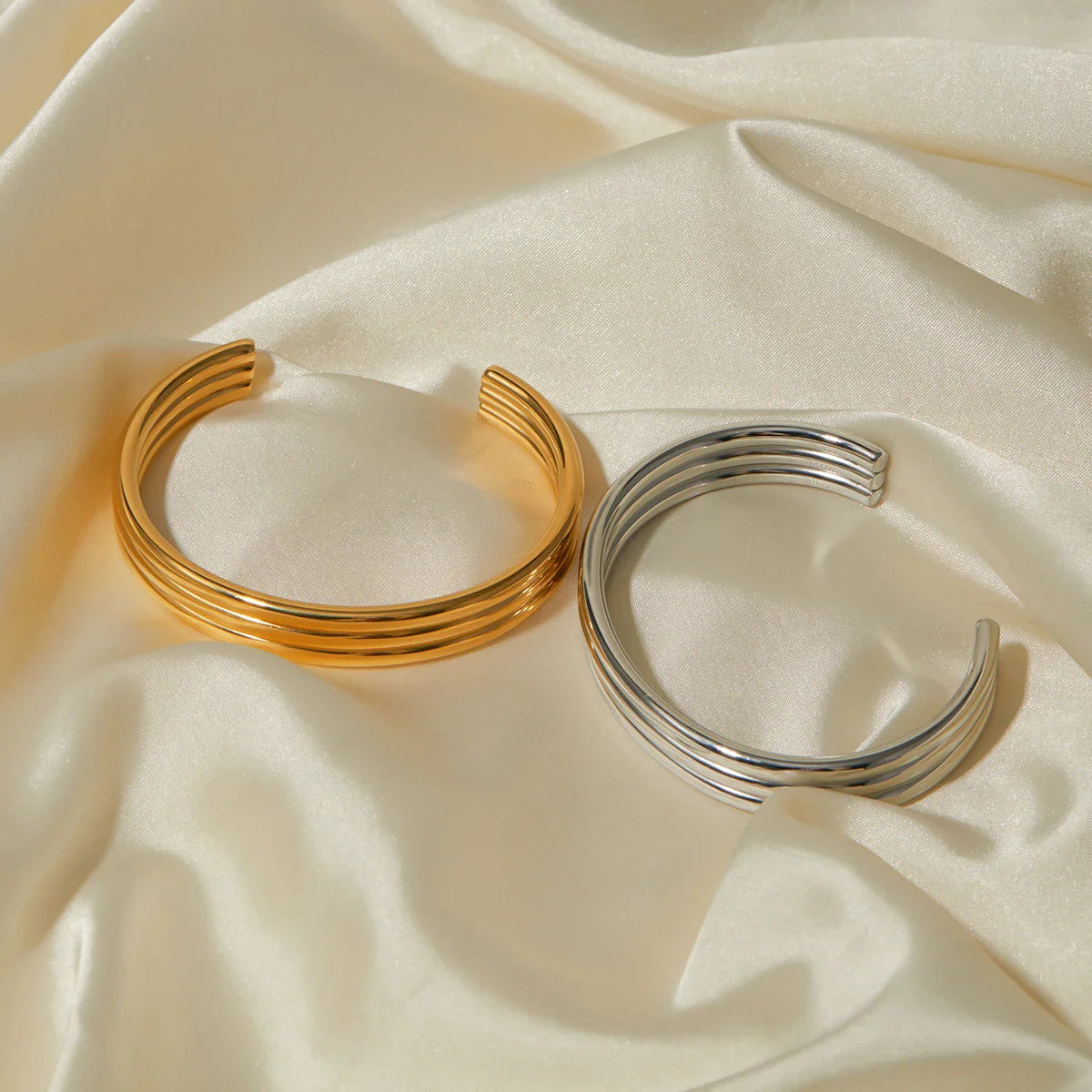 18k Triple Ribbed Bangle Bracelet