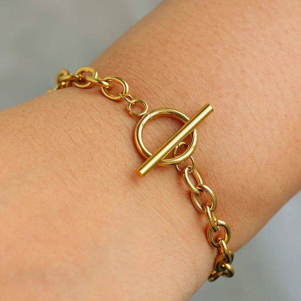Classy Paperclip Circle Bar Clasp Bracelet