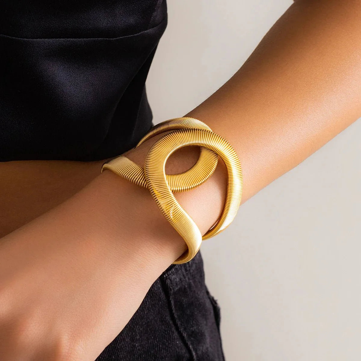 Chunky Spiral Cuff Bracelet - Aryomi