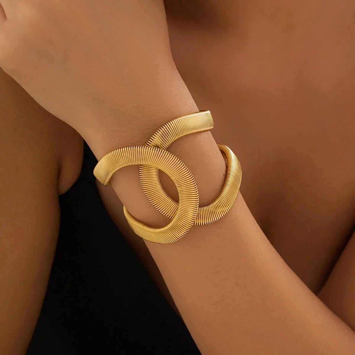 Chunky Spiral Cuff Bracelet - Aryomi