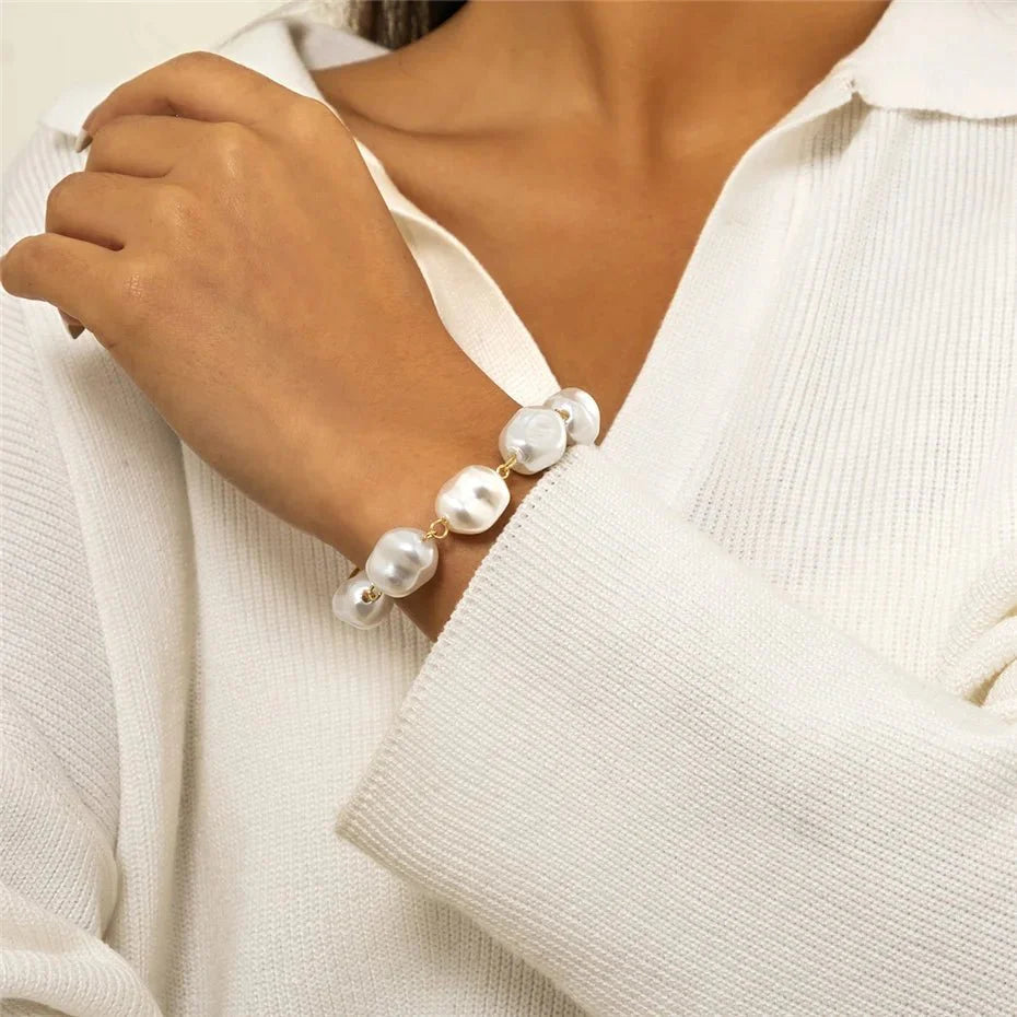 Classy Asymmetric Pearl Bracelet - Aryomi