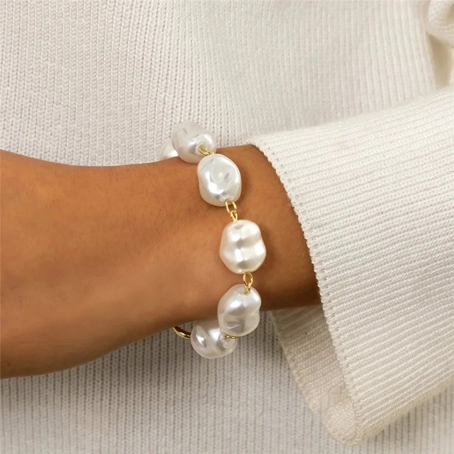 Classy Asymmetric Pearl Bracelet - Aryomi