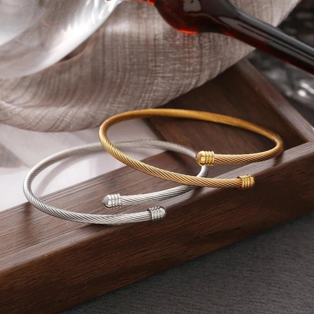 Classy Twisted Bangle Bracelet - Aryomi