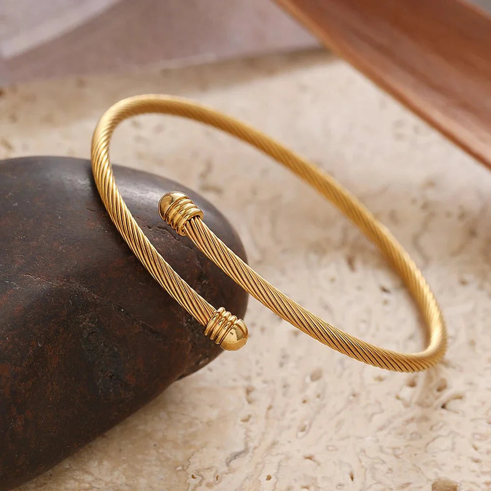 Classy Twisted Bangle Bracelet - Aryomi